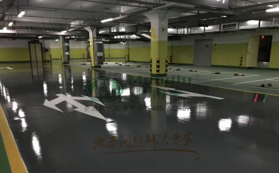 ‌旧地面翻新方案：定日环氧地坪涂层覆盖混凝土裂缝修复技术