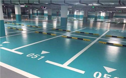 定日定日环氧地坪中涂：构筑坚固地面的关键环节